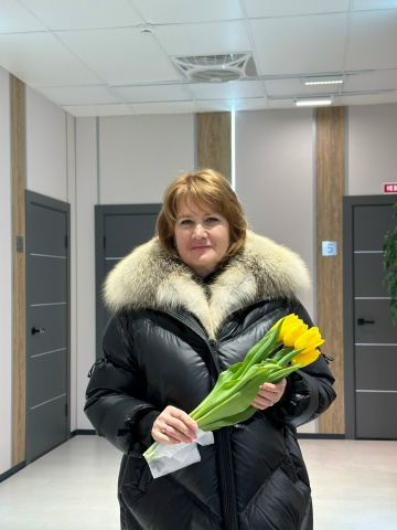 В преддверии 8 марта решили порадовать наших прекрасных пациенток маленьким сюрпризом и подарить тюльпаны