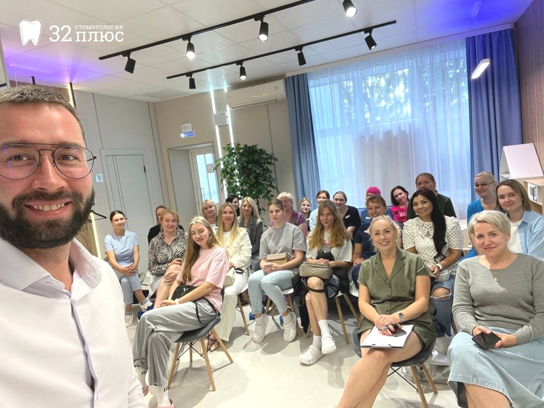 Сегодня наш руководитель Сергей Владимирович провёл общее собрание для всего коллектива Сегодня наш руководитель Сергей Владимирович провёл общее собрание для всего коллектива
