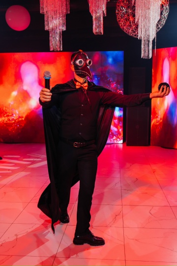 8 — цифра магическая, символ бесконечности, процветания и новых возможностей.