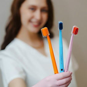 «Возьмите с собой щетку на прием»