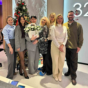 Поздравили с Днем Рождения нашего администратора — Юлию Быстрову