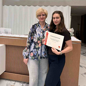 Наш гигиенист Сенаторова Екатерина Сергеевна только что вернулась из Москвы с масштабного курса «Доказательная пародонтология».