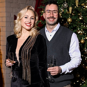 Дорогие пациенты, коллеги, друзья! С огромной теплотой поздравляем вас с наступающим 2026 годом!