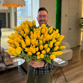 В преддверии 8 марта решили порадовать наших прекрасных пациенток маленьким сюрпризом и подарить тюльпаны